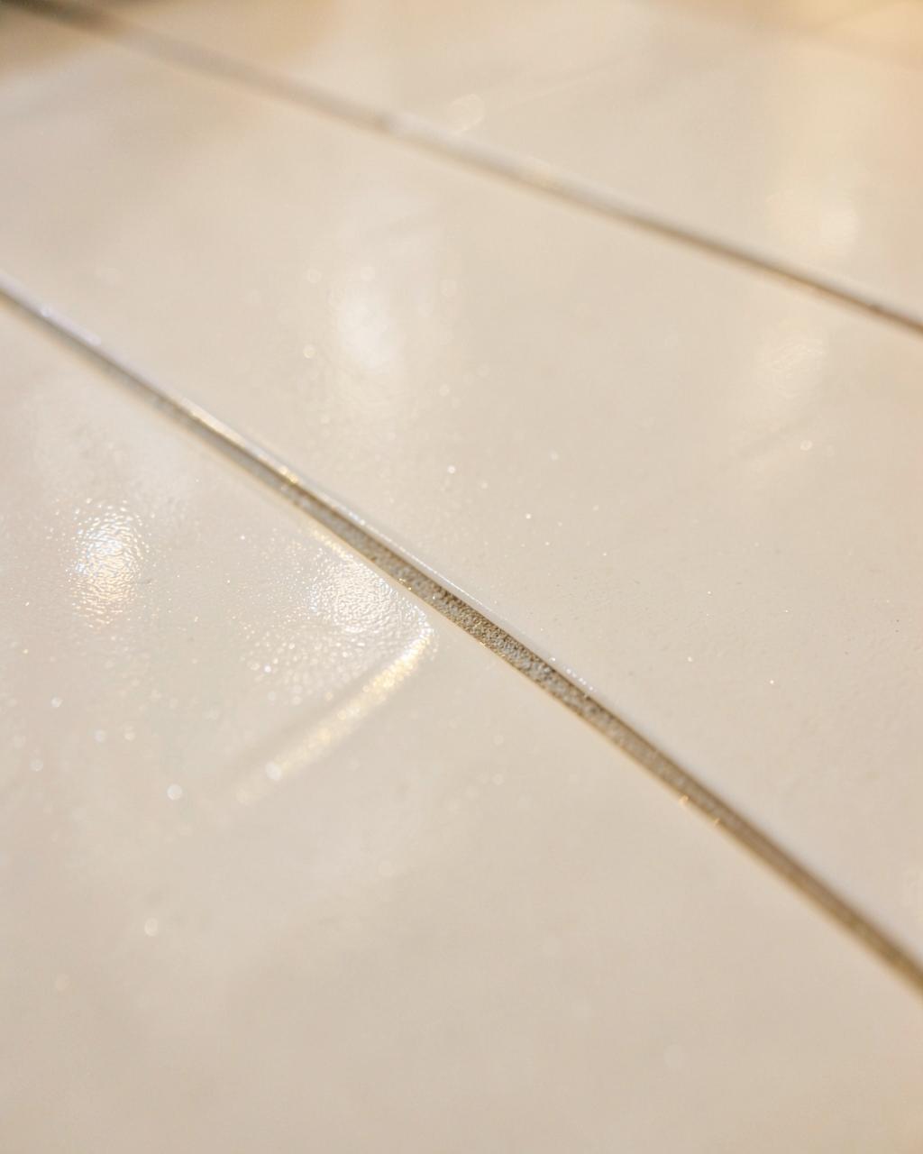 Perfectly clean tile with restored grout lines
